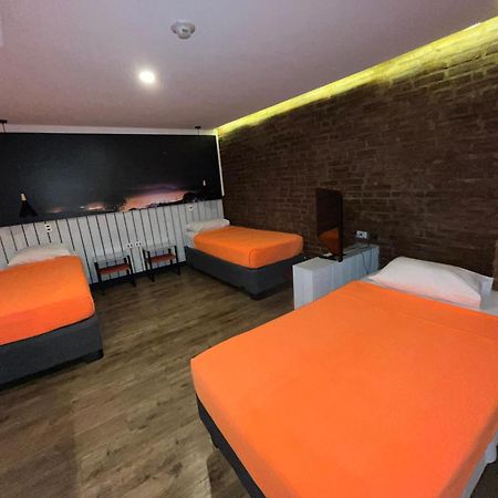 Hostal Boutique Black Cat Santiago del Cile Esterno foto