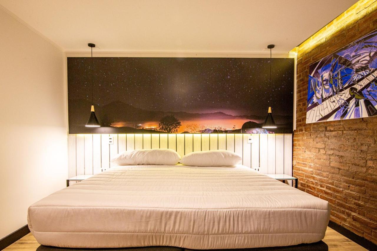 Hostal Boutique Black Cat Santiago del Cile Esterno foto